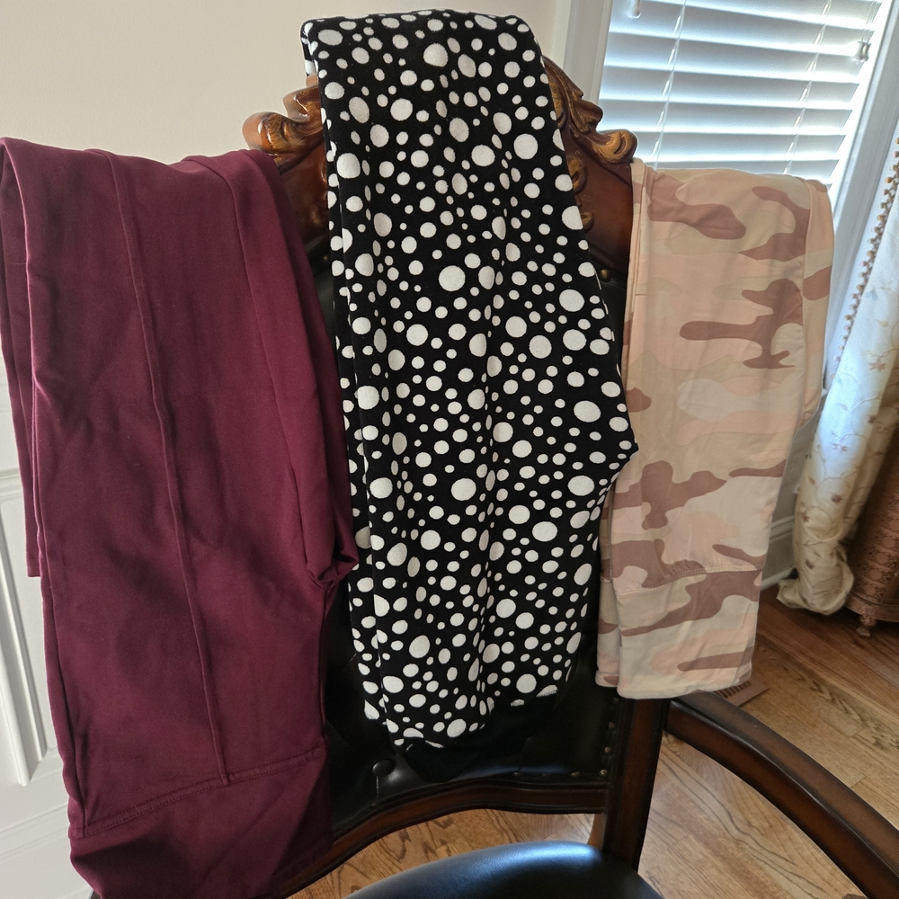 Bundle Of 3 Women's Pants/Leggings - Burgundy, Black, and Pink Camo SizeXS/S.